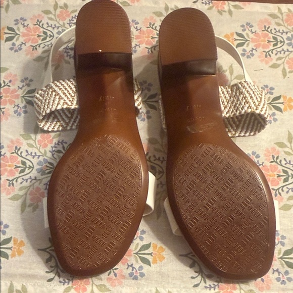 Italian Shoemakers White and Tan Sandals - Picture 3 of 6